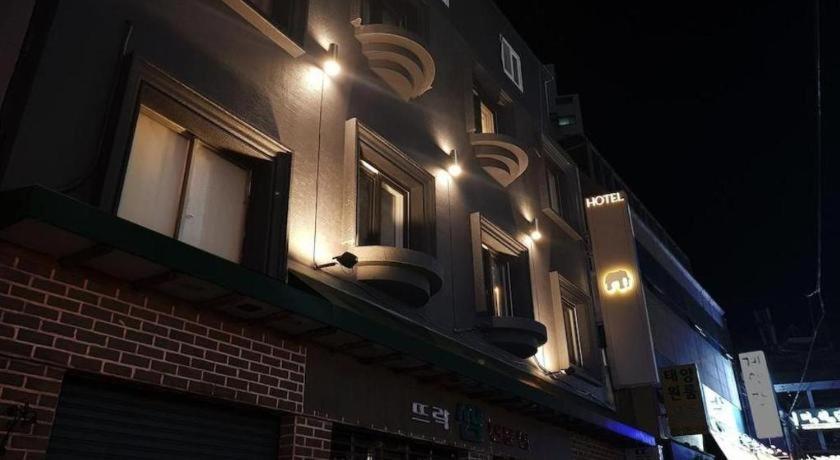 Hotel Elephant Busan Exteriör bild